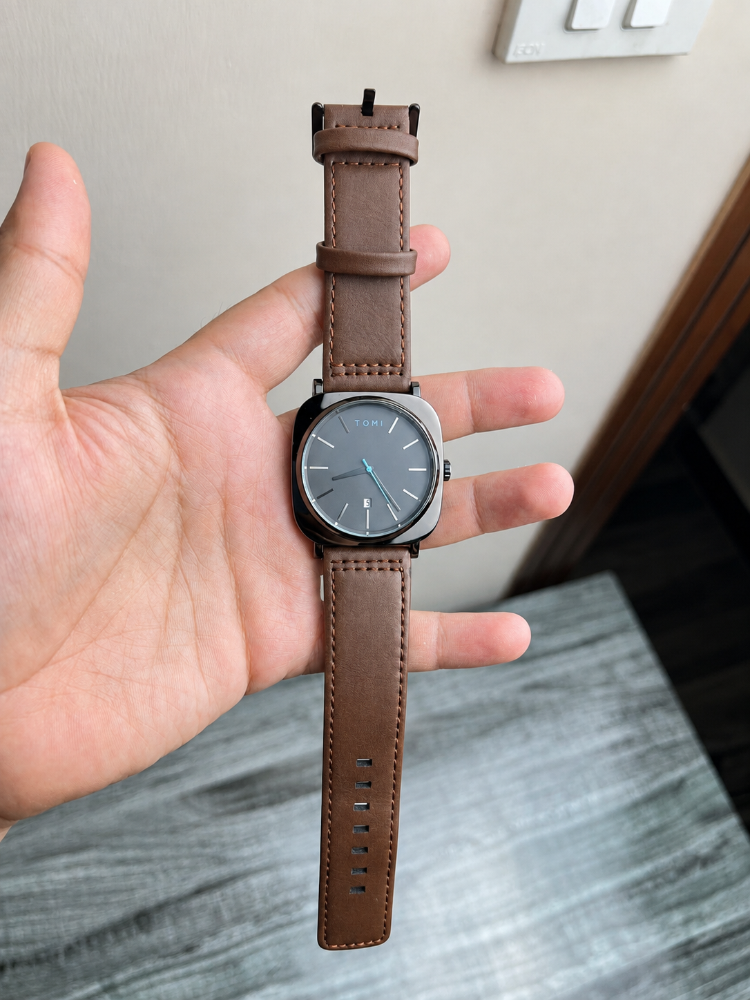 TOMI Brown Strap Business Class Dial Watch