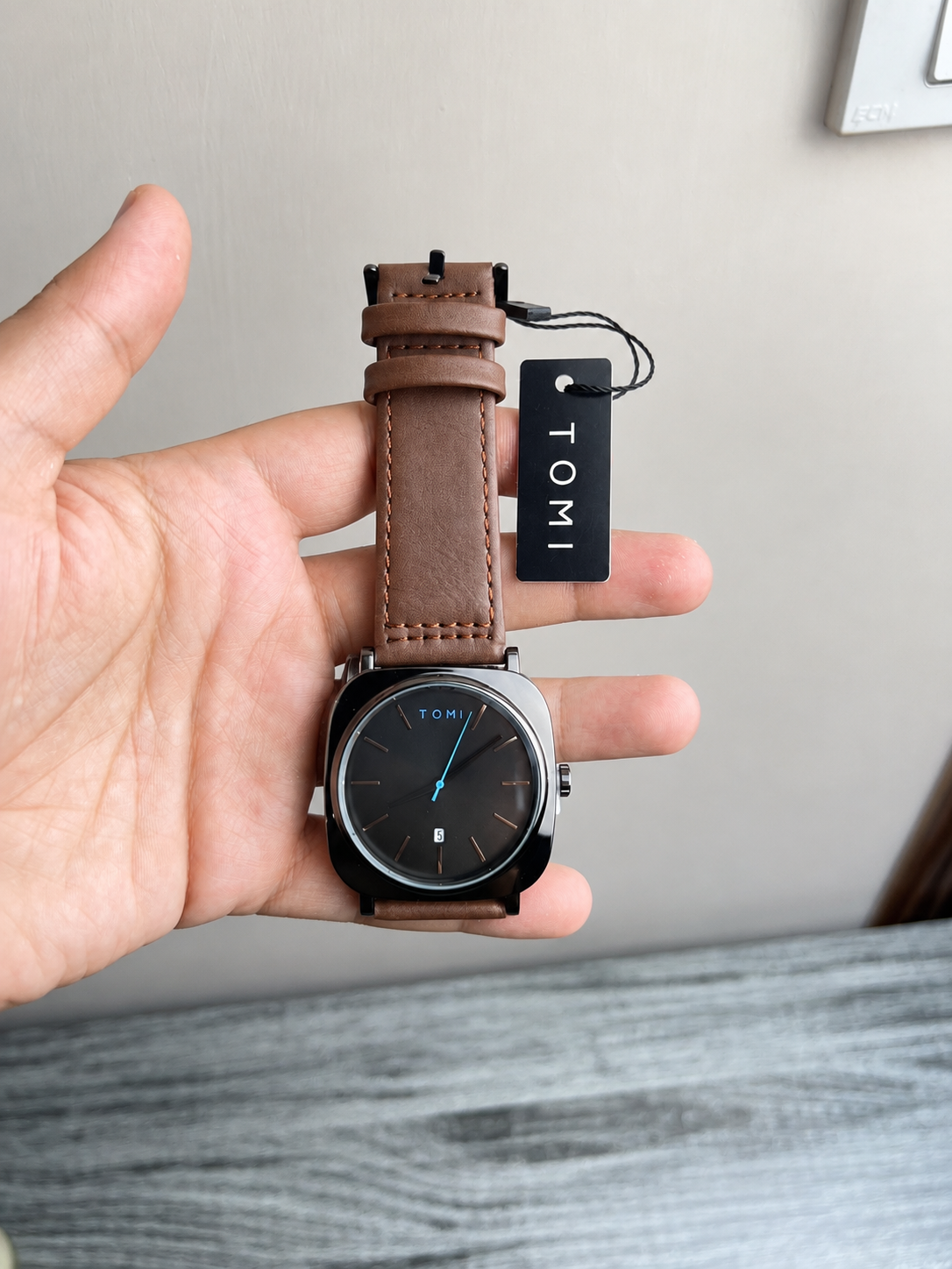 TOMI Brown Strap Business Class Dial Watch